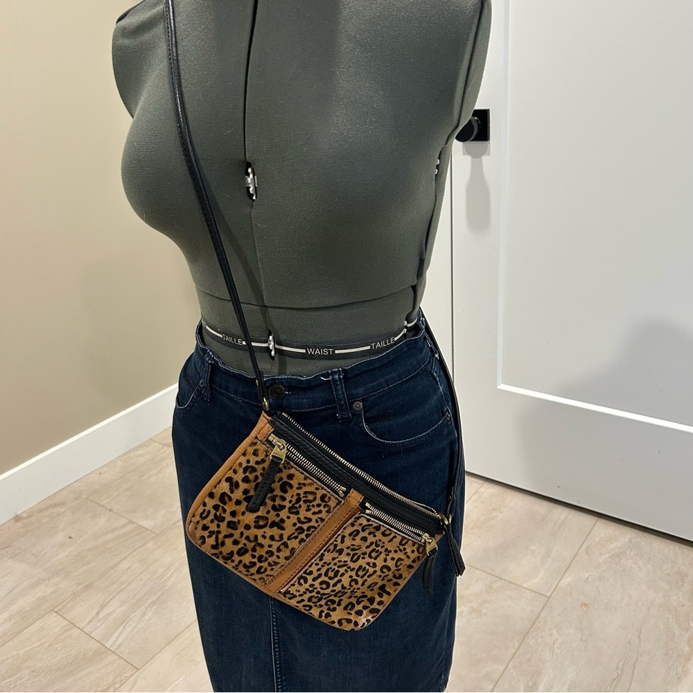 Fossil Leopard Print Crossbody Bag - Picture 2 of 9